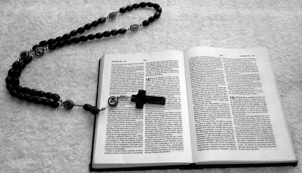 book symbol page bible catholicism 3192019